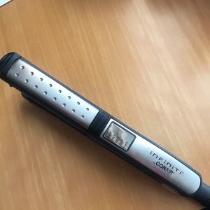 Infiniti Conair Straightener Model CS31B